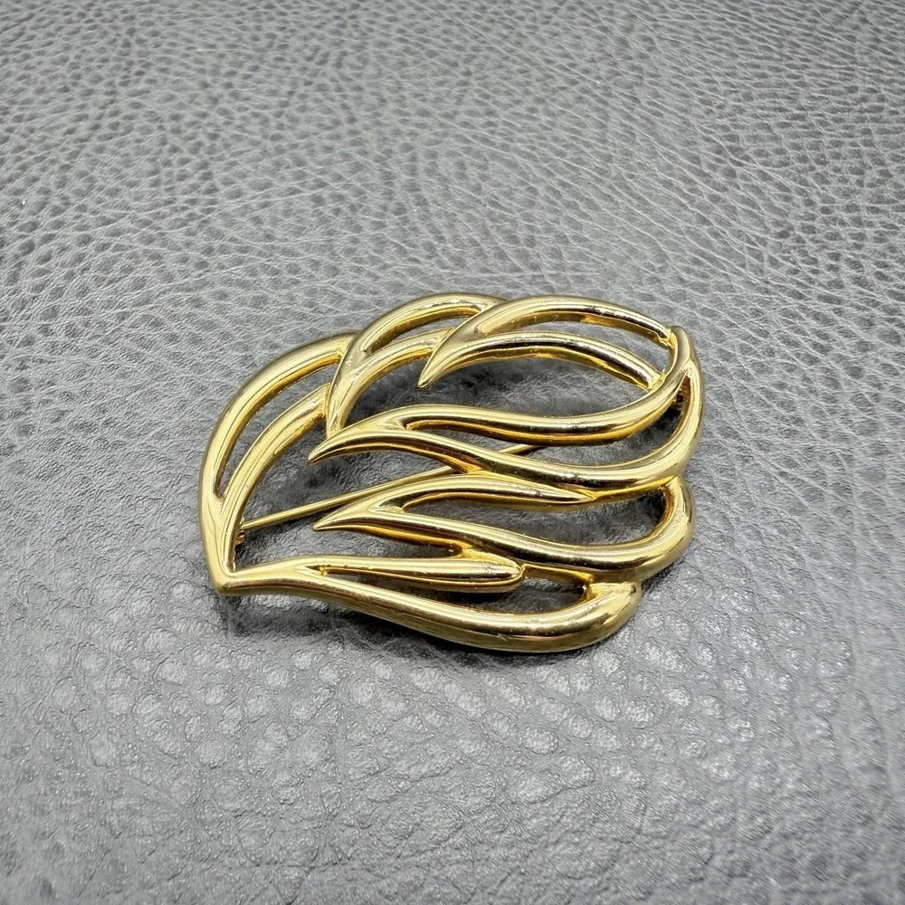 Vintage Monet Brooch Gold Tone Leaf Pin Openwork Abstract Costume Jewelry 2.5